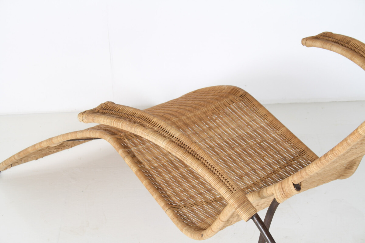 1930s Modernist Wrought Iron Frame Wicker Sun Longer Chaise with Arms and Footrest - Image 9