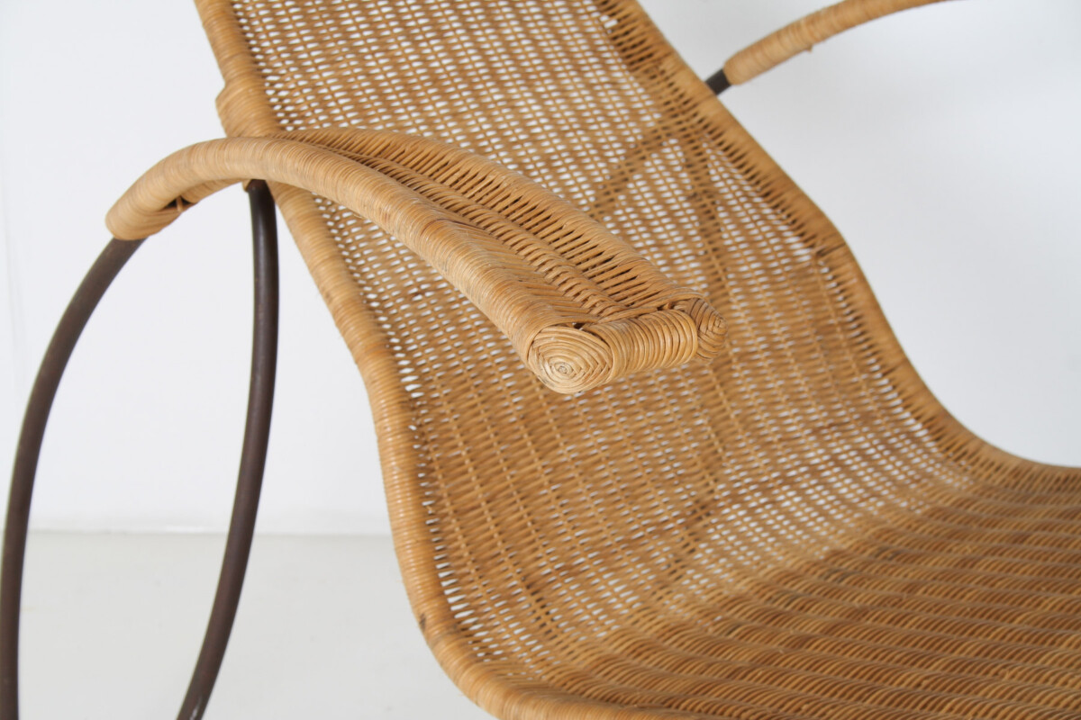 1930s Modernist Wrought Iron Frame Wicker Sun Longer Chaise with Arms and Footrest - Image 5