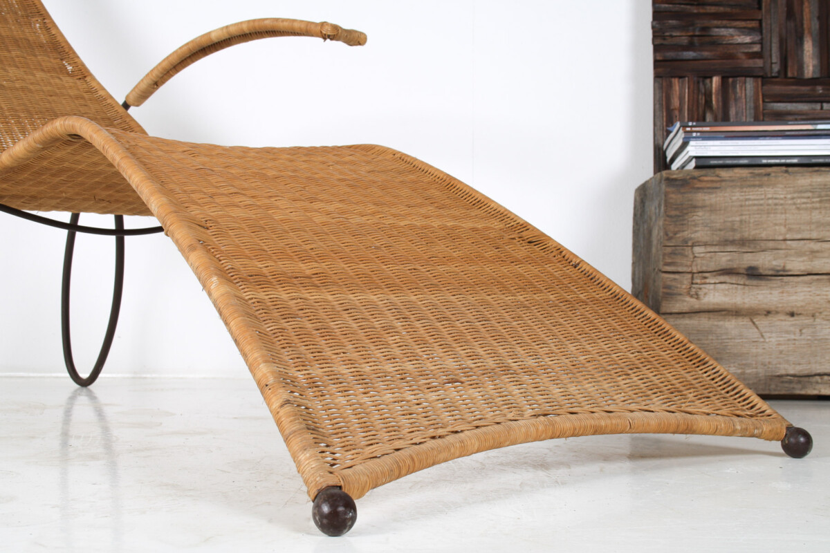 1930s Modernist Wrought Iron Frame Wicker Sun Longer Chaise with Arms and Footrest - Image 18
