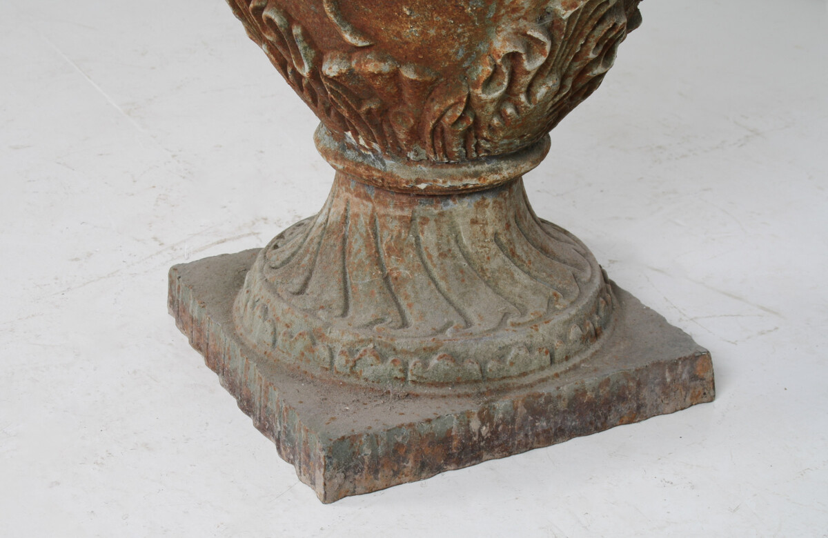Outstanding Large-Scale Decorative Cast Iron Victorian Garden Urn Feature - Image 7