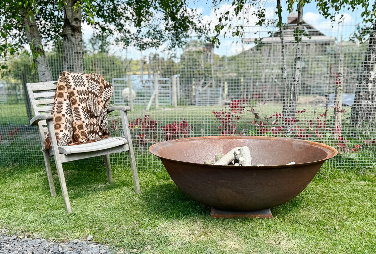 Large 4ft Natural Cast Iron Garden Fire Pit with a Rust Patina - Image 16