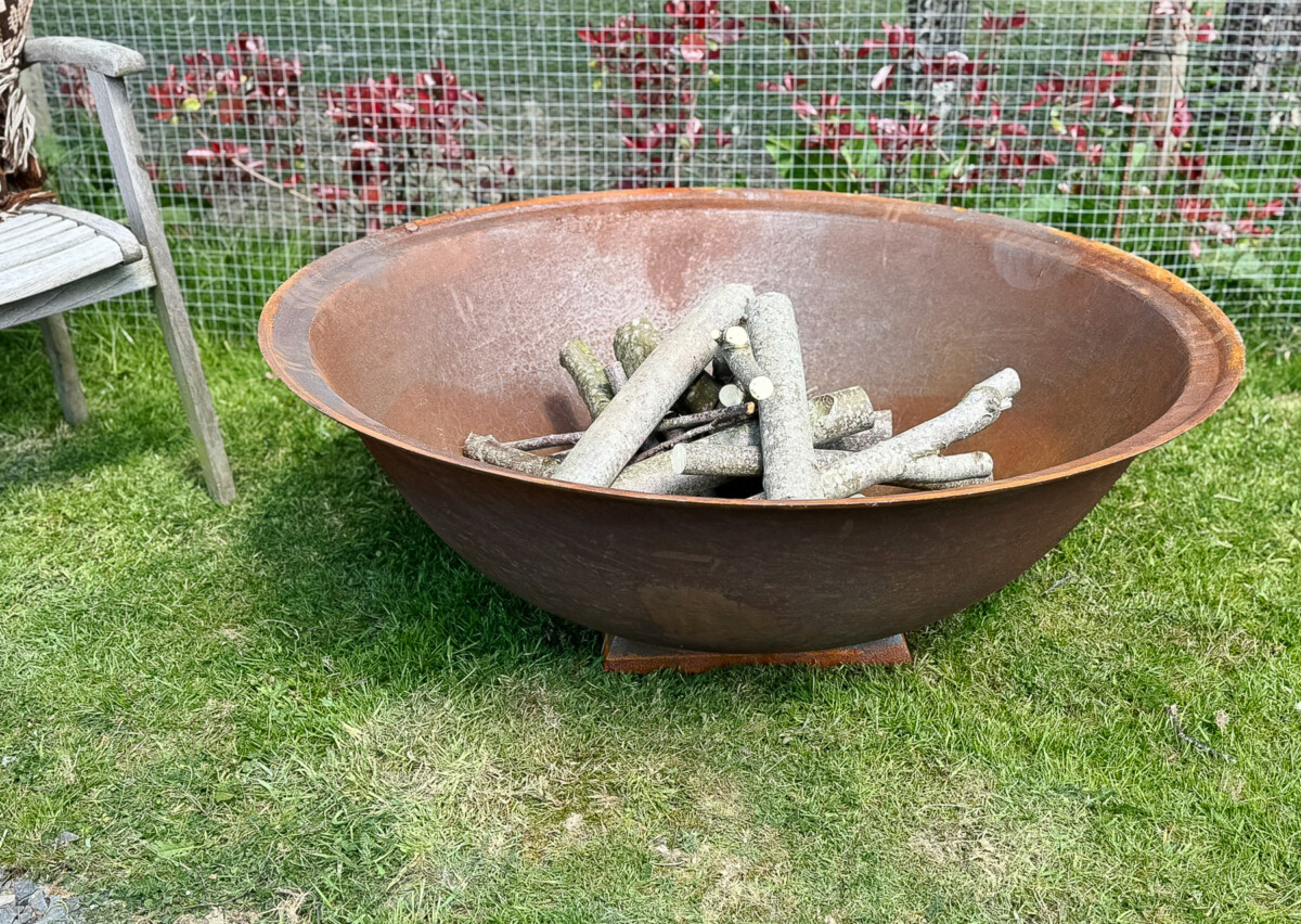 Large 4ft Natural Cast Iron Garden Fire Pit with a Rust Patina - Image 15