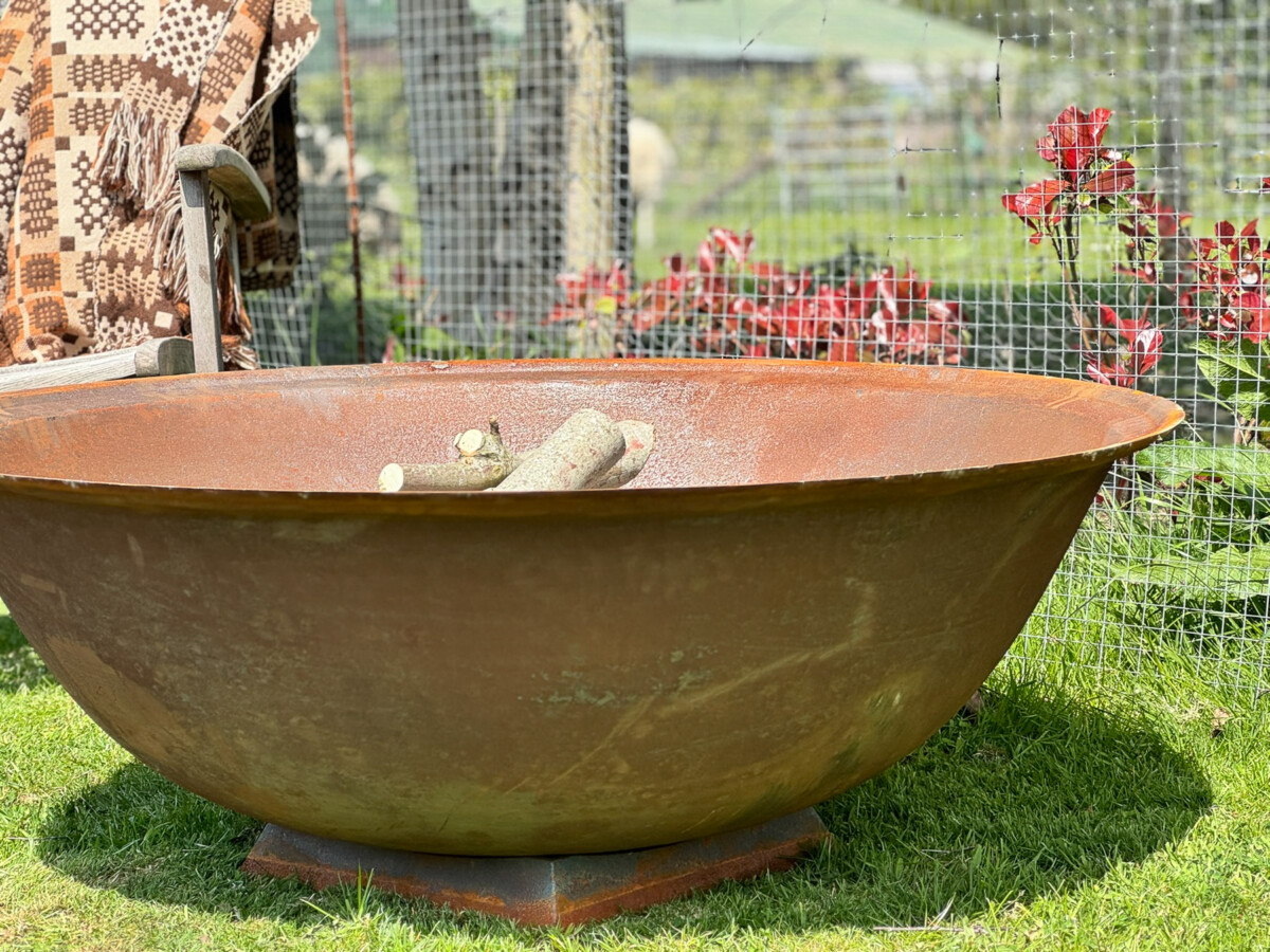 Large 4ft Natural Cast Iron Garden Fire Pit with a Rust Patina - Image 10