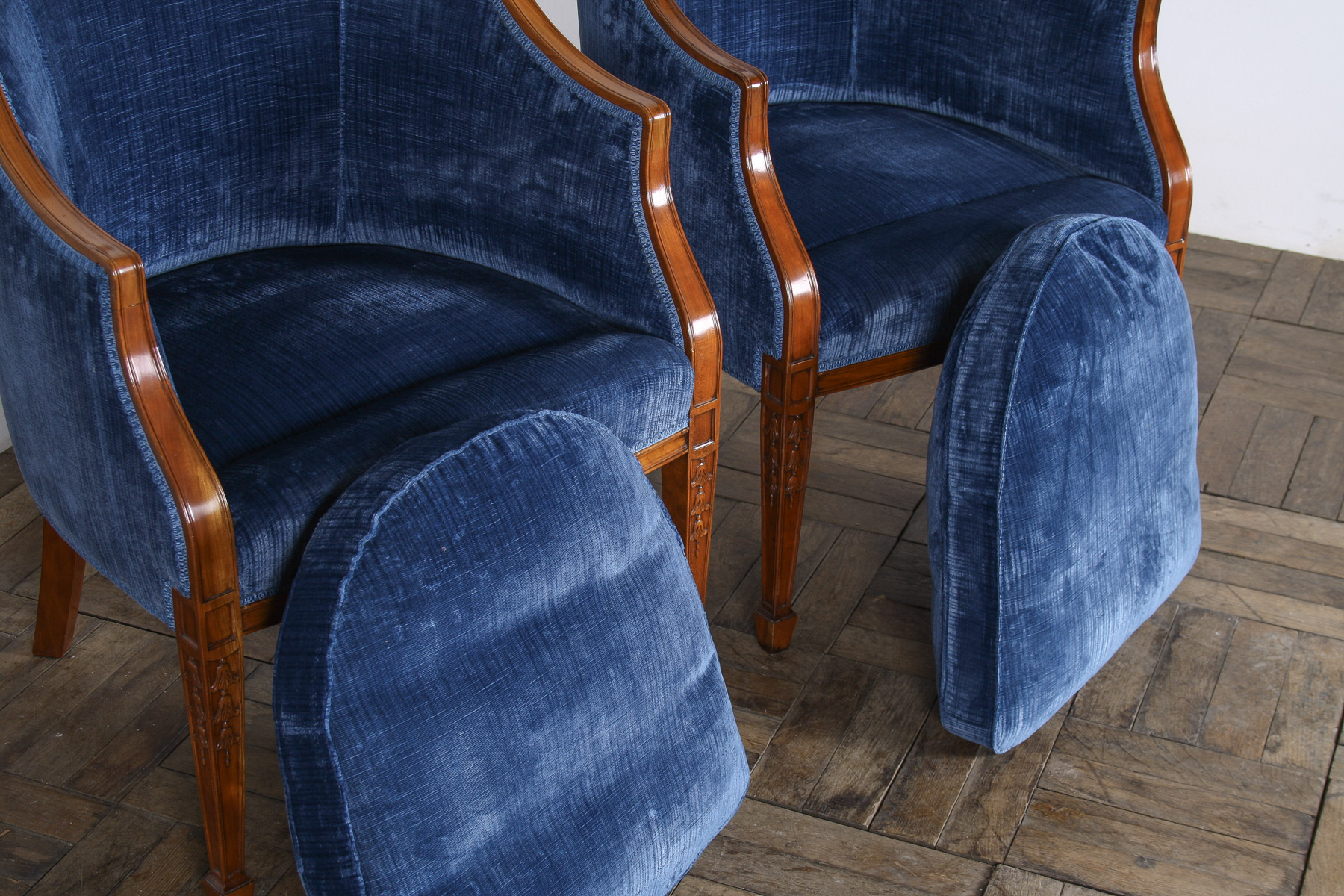 A Exquisite Pair of Tub Chairs in Royal Blue by Fine Furniture Maker Arthur Brett - Image 19